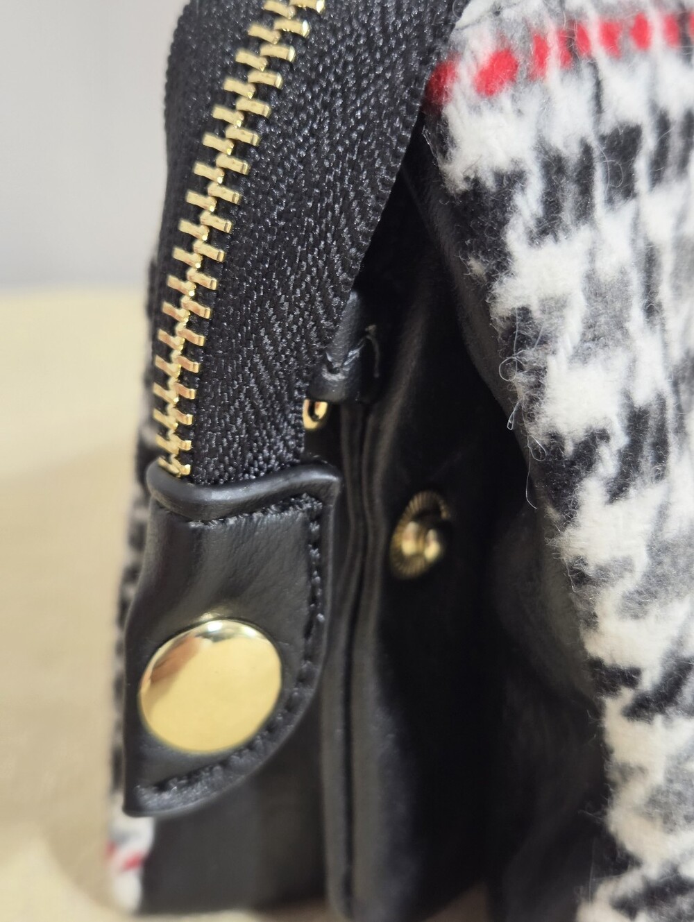 Jen & Co. Riley Vegan Faux Leather Multi Compartment Houndstooth Clutch - Picture 11 of 15